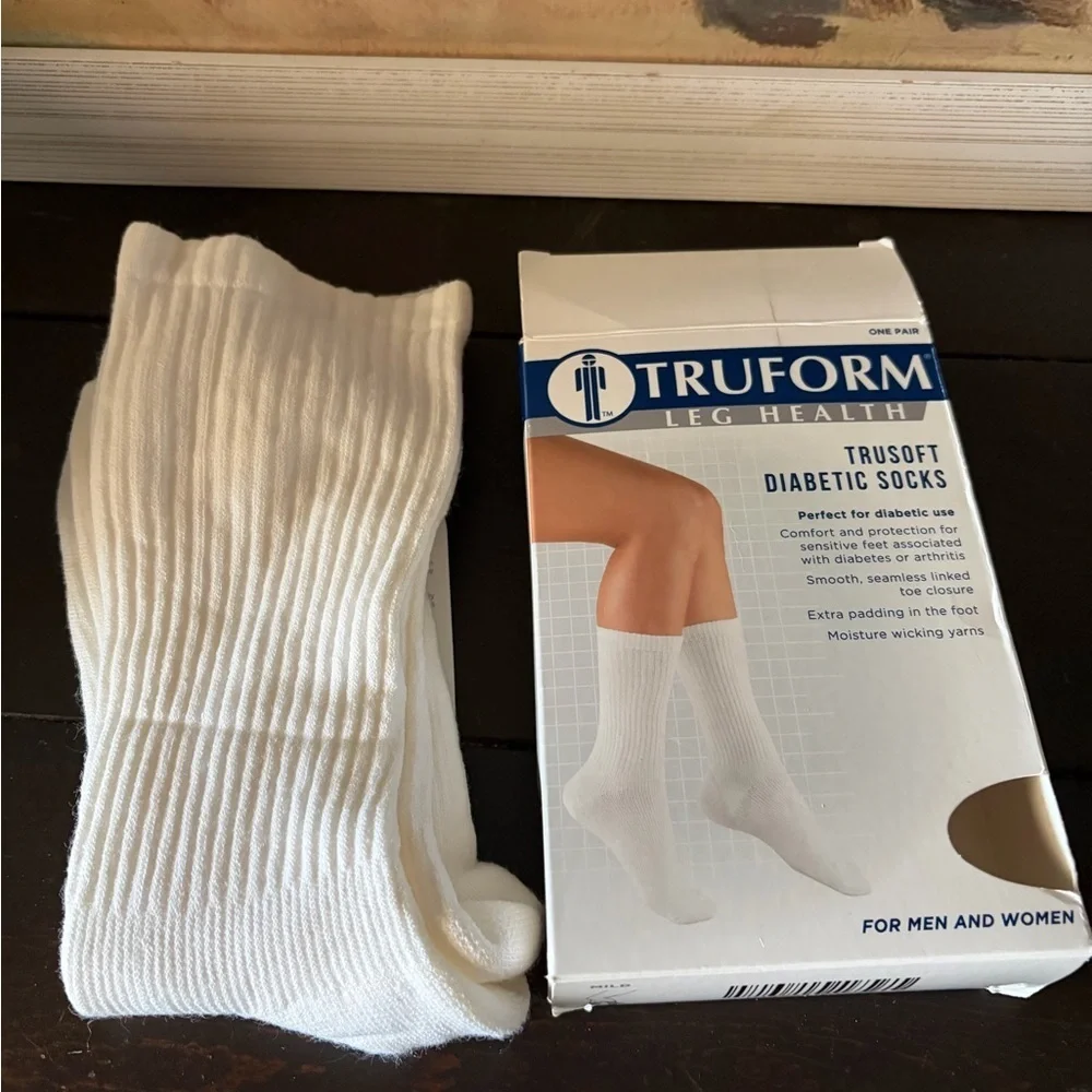 TRUFORM Diabetic Socks White Mild Medium One Pair for Men & Women